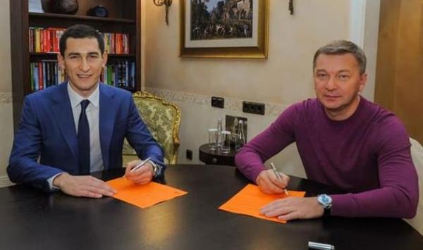 Шахтер продлил контракт со Степаненко